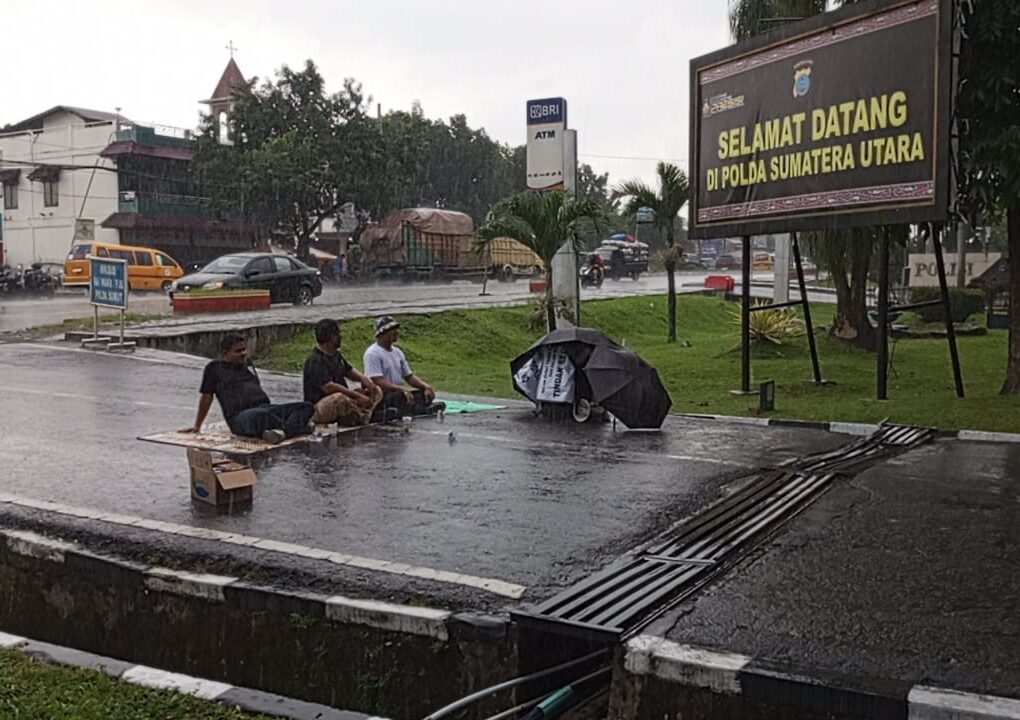 Tim kuasa hukum ketika mencari keadilan di Mapolda Sumut.(Istimewa)