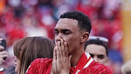 Trent Alexander-Arnold Menangis di Anfield