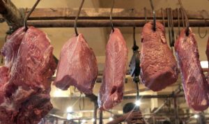 Harga Pangan Hari Ini: Daging Sapi dan Minyak Goreng Alami Penurunan