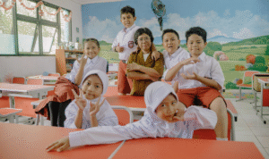 ilustrasi siswa dan guru di kelas (kompas.com)
