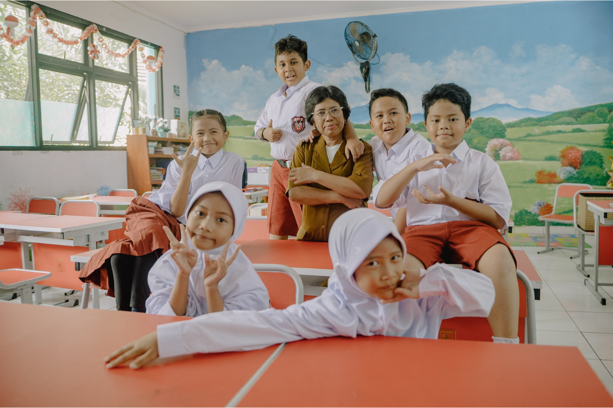 ilustrasi siswa dan guru di kelas (kompas.com)