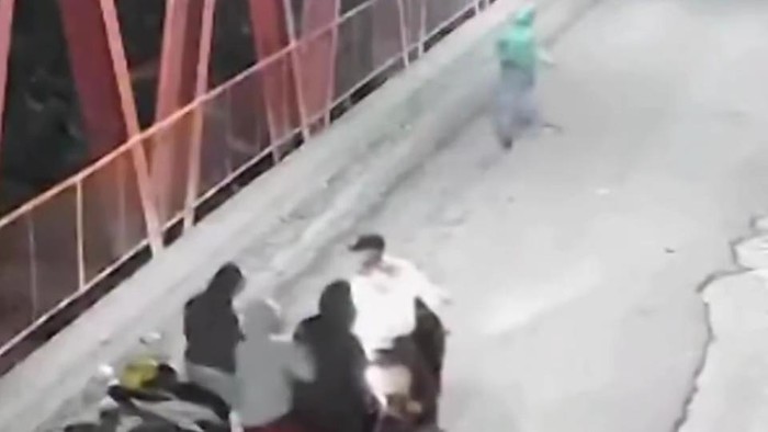 Pengemudi Ojol Dibegal Tengah Malam di Deli Serdang, Aksinya Terekam CCTV
