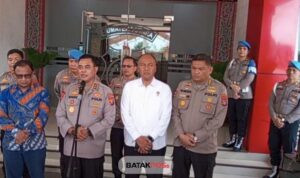 Kapolda Sumut, Irjen Pol Whisnu bersama dengan tim Irwasum dan Kompolnas.(batakpos.com).