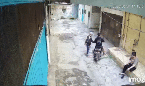 Aksi perampokan terekam CCTV pada sebuah gang di seputaran Jalan Thamrin Medan
