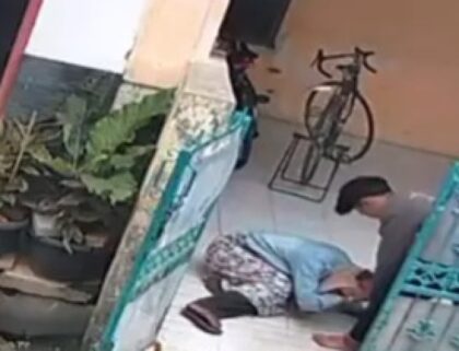 pemuda menganiaya ibu kandung (lambeturah.co.id)