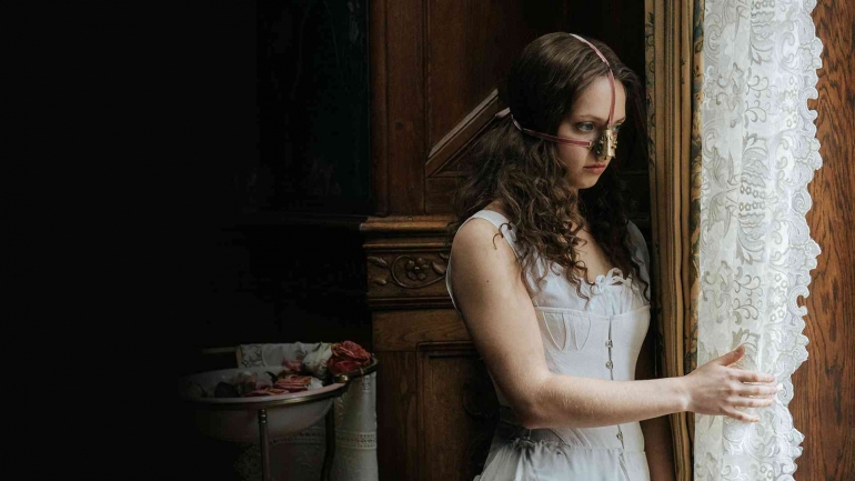 Karakter Elvira dalam The Ugly Stepsister (primevideo.com)