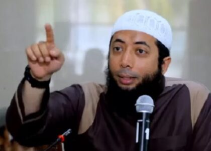 Ustadz Khalid Basalamah (lambeturah.co.id)