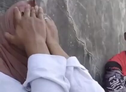 Wanita Ini Menangis Diduga Karena Ditipu Pria di medsos (Lambeturah.co.id)