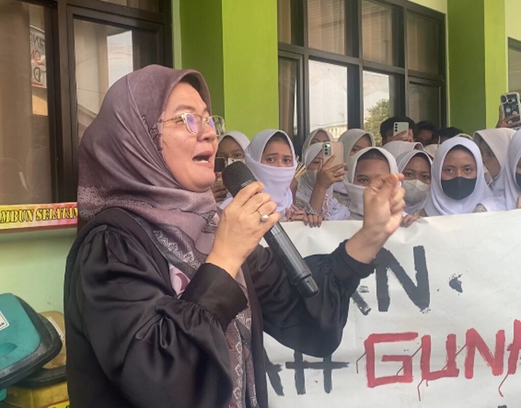 Kepala SMAN 9 Tambun Selatan Kurniawati (Kompas.com)