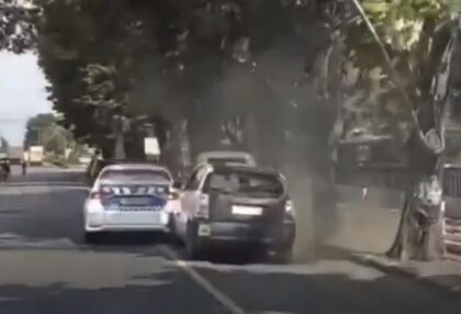mobil diduga ugal-ugalan (lambeturah.co.id)