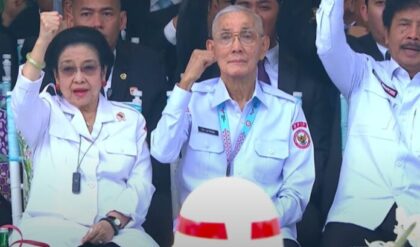 Mega dan Try Sutrisno Hadir di Hadapan Gibran (Jakartasatu.com)