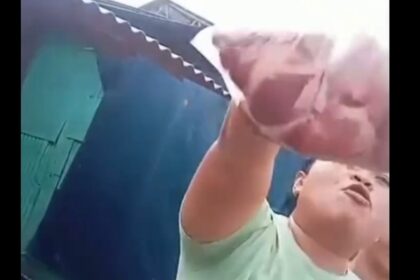 daging kurbanmembayar sebesar Rp 15.000 (Kompas.com)