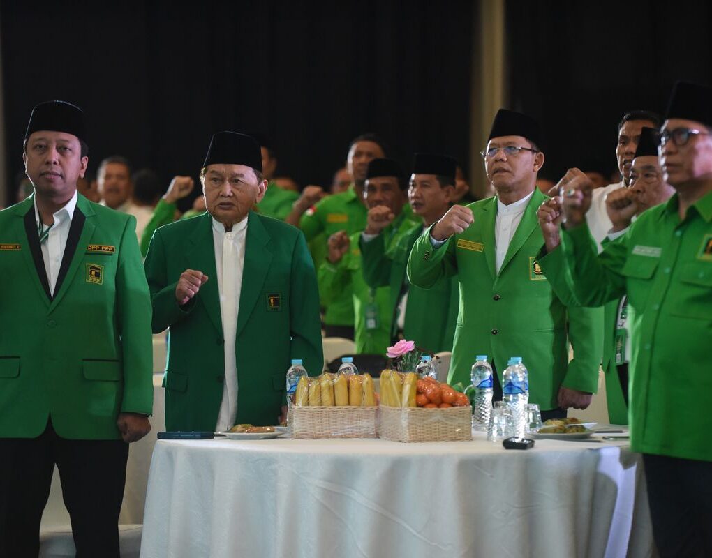 Ketua Umum Partai Persatuan Pembangunan (PPP) Muhamad Mardiono (tengah) (Kompas.com)