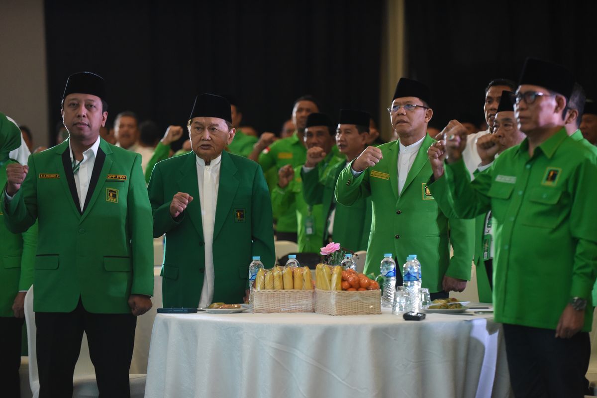 Ketua Umum Partai Persatuan Pembangunan (PPP) Muhamad Mardiono (tengah) (Kompas.com)