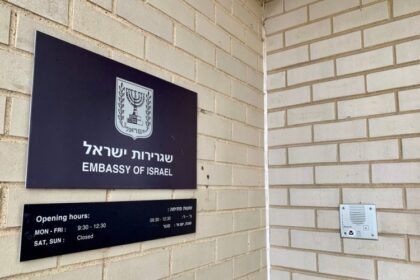 Israel Tutup Seluruh Kedutaan Besar di Dunia Usai Serang Iran (lambeturah.co.id)