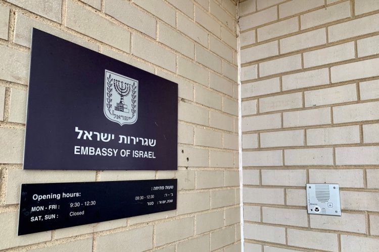 Israel Tutup Seluruh Kedutaan Besar di Dunia Usai Serang Iran (lambeturah.co.id)