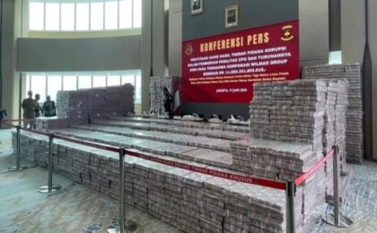 Tumpukan Uang Rp 2 Triliun Sitaan Kasus CPO (lambeturah.co.id)