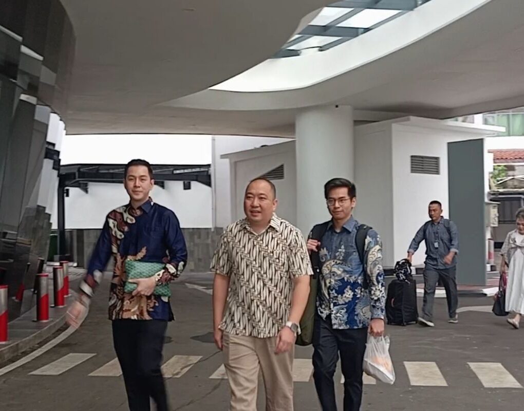 Direktur Utama PT Sri Rejeki Isman TBK (Sritex) Iwan Kurniawan Lukminto (IKL) dan tim (Kompas.com)