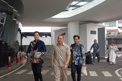 Direktur Utama PT Sri Rejeki Isman TBK (Sritex) Iwan Kurniawan Lukminto (IKL) dan tim (Kompas.com)