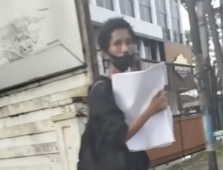 Driver Ojol di Medan Mengenali Pria yang Bawa Kertas (Lambeturah.co.id)