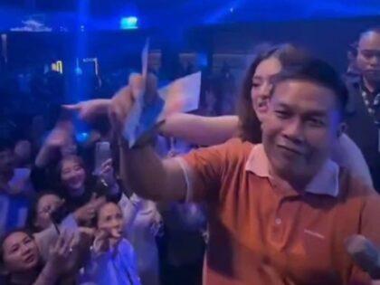 Kades di Cirebon Terciduk Sawer Uang di Klub Malam (lambeturah.co.id)