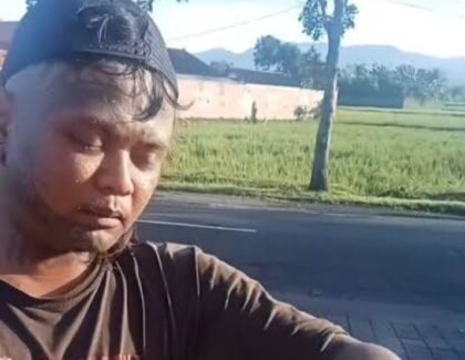 Seorang Pria Tegur dengan Sopan Rombongan Vespa Touring ke Bali (Lambeturah.co.id)