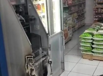 Mesin ATM BCAdibobol maling