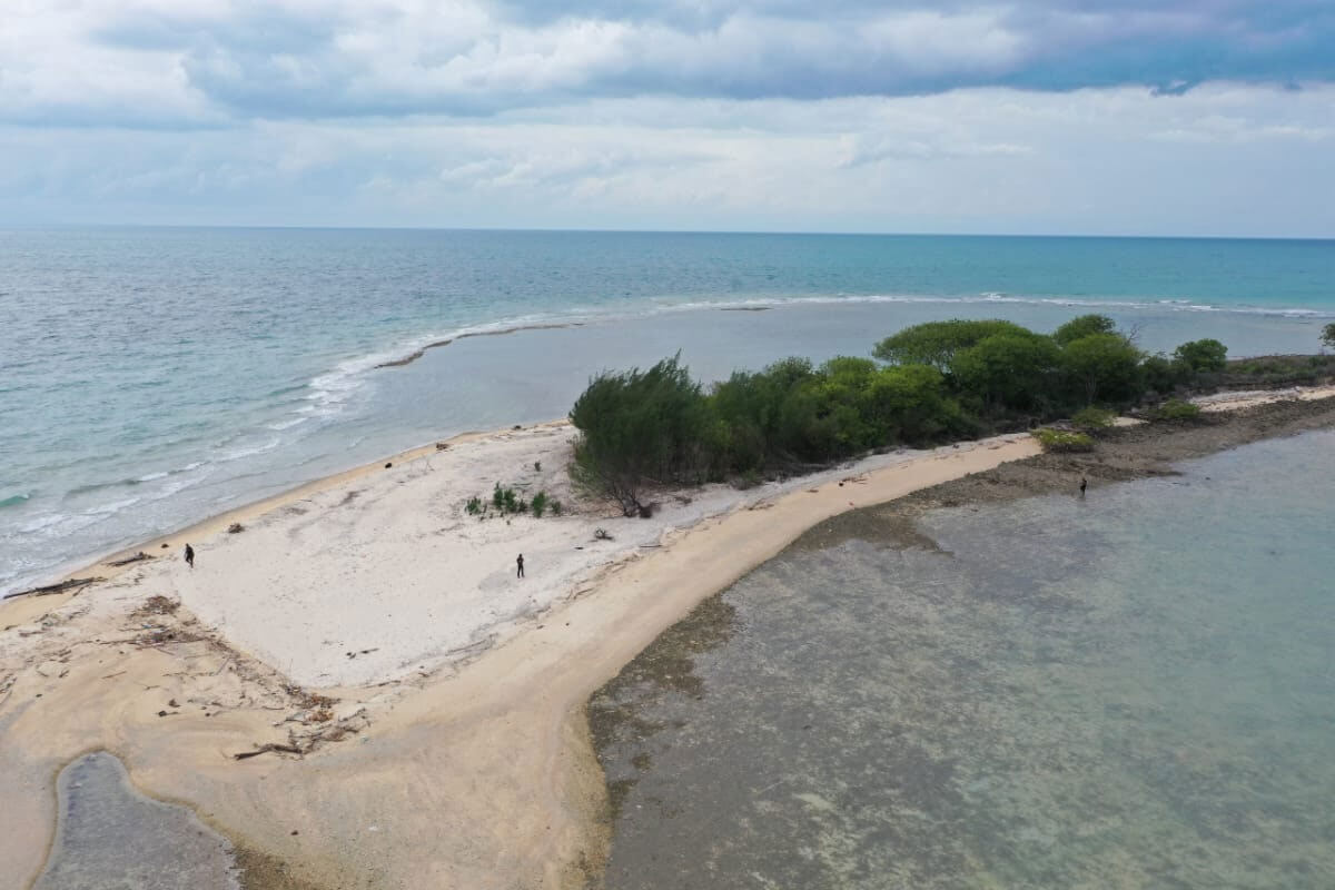 Daya Tarik Pantai Pasir Putih Wates Rembang