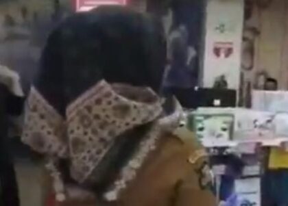Emak-emak Baru Ketemu dengan Bendahara saat Berbelanja Usai Ditipu 10 Tahun (Lambeturah.co.id)