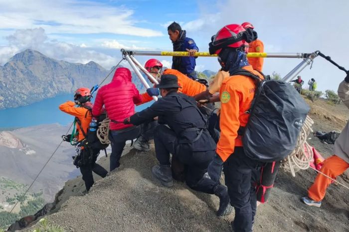 Gunung Rinjani Banjir Ulasan Buruk Usai Turis Brasil Tewas