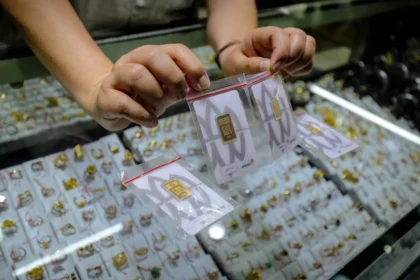 Harga Emas Antam Hari Ini Turun Rp4.000 Per Gram