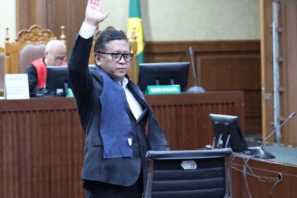 Hasto Tuding Ahli Bahasa UI Dikendalikan Penyidik KPK, Sebut Keterangan Sudah Direkayasa