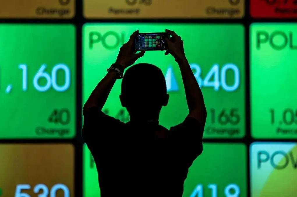 IHSG Hari Ini Naik Tipis, Pelaku Pasar Pantau Suku Bunga The Fed dan BI Rate