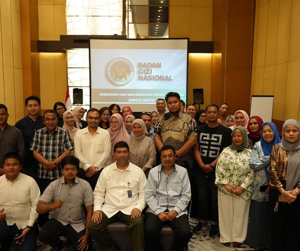 Direktur Direktorat Pemberdayaan dan Partisipasi Masyarakat Gizi Nasional (BGN) Tengku Syahdana saat foto bersama. BP/ist