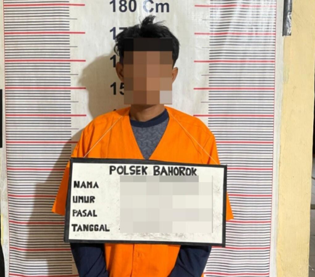 pelaku yang diamankan petugas kepolisian. (Istimewa)