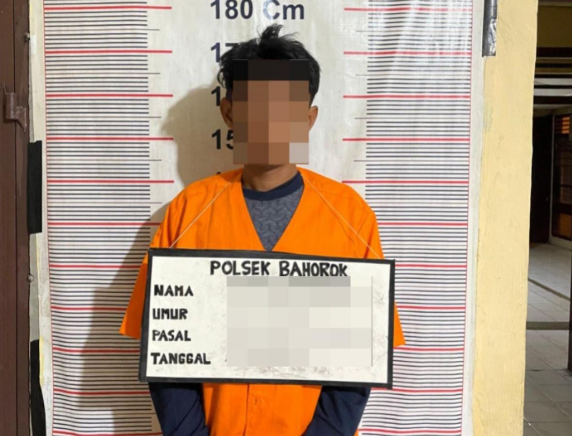 pelaku yang diamankan petugas kepolisian. (Istimewa)