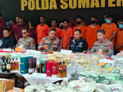 Kapolda Sumut Irjen Whisnu bersama Dir Narkoba Kombes Pol Jean Calvijn dan pejabat utama.(istimewa).
