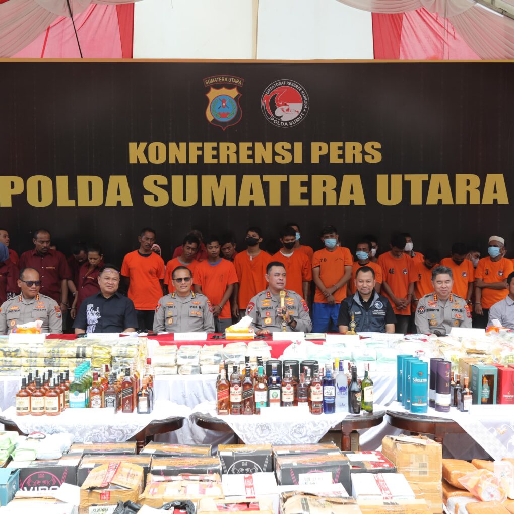 Kapolda Sumut Irjen Pol Whisnu memberikan keterangan. (Istimewa