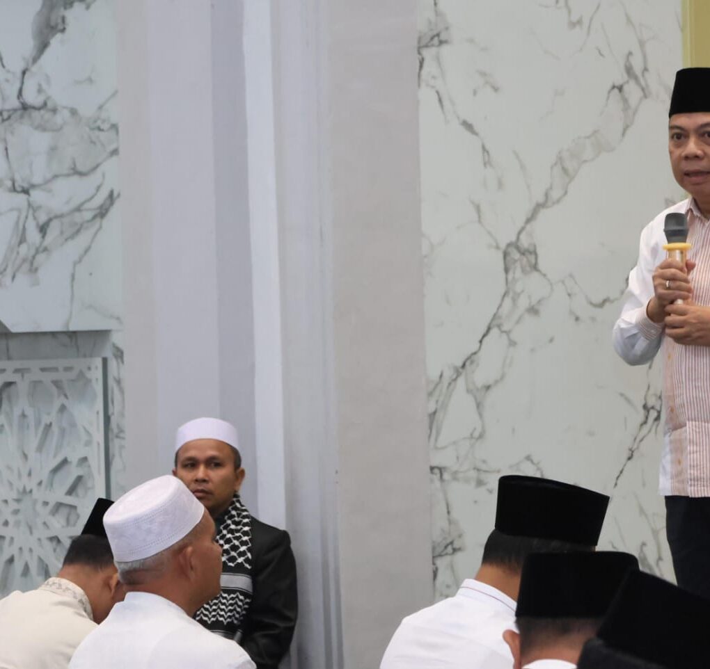 Wakil Bupati Tapanuli Selatan, Jafar Syahbuddin Ritonga usai Salat Idul Adha 1446 H di Masjid Agung Syahrun Nur Sipirok, Jum'at (6/6-25). Foto : BP/Ist