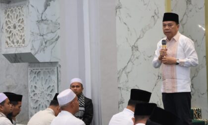 Wakil Bupati Tapanuli Selatan, Jafar Syahbuddin Ritonga usai Salat Idul Adha 1446 H di Masjid Agung Syahrun Nur Sipirok, Jum'at (6/6-25). Foto : BP/Ist