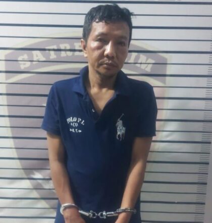 pelaku yang diamankan petugas kepolisian.(istimewa).