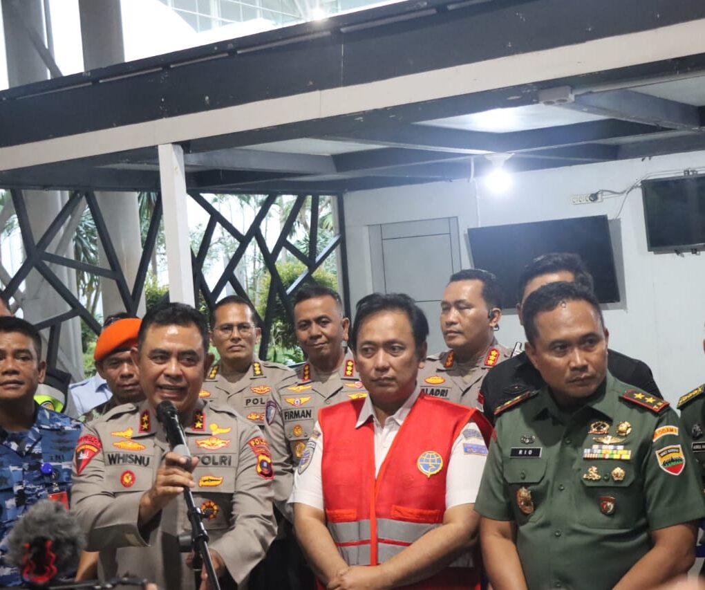 Kapolda Sumut bersama dengan Pangdam I BB dan perwakilan dari Otoritas Bandara.(istimewa)