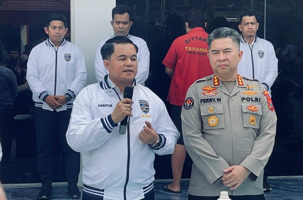 Direktur Siber dan Kabid Humas Polda Sumut memaparkan pengungkapan kasus.(istimewa)