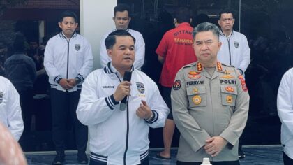 Direktur Siber dan Kabid Humas Polda Sumut memaparkan pengungkapan kasus.(istimewa)