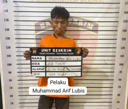Pelaku ketika diamankan petugas kepolisian.(istimewa)