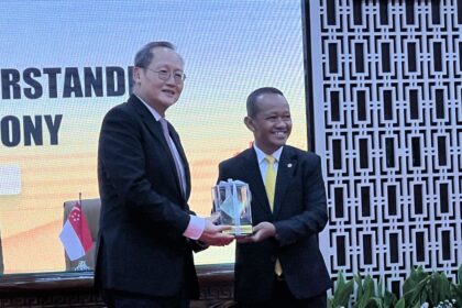 Investasi Rp1.627 Triliun! Indonesia-Singapura Bangun Panel Surya dan Kawasan Industri Hijau