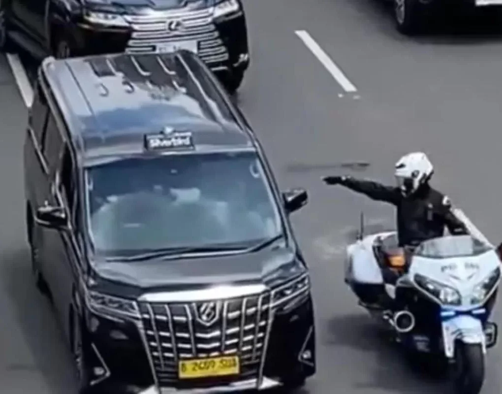 Viral Pengendara Marah Terjebak Macet, Keluhkan Sirine Patwal