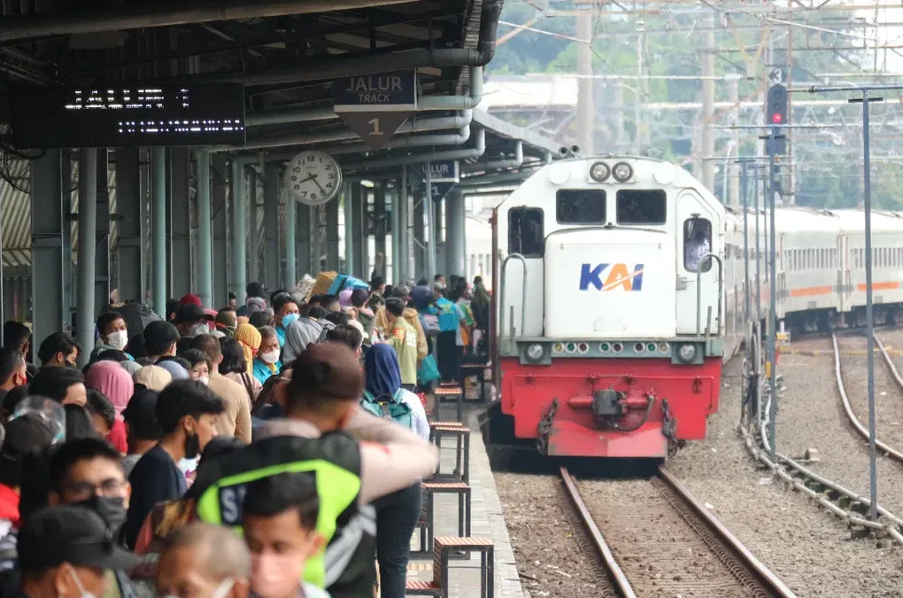 KAI Catat Penjualan Tiket Kereta Api Hampir Penuh, Arus Balik Libur Panjang Padat