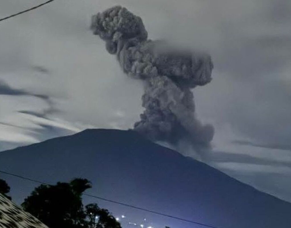 Erupsi Gunung Semeru Kolom Letusan 700 Meter, Status Masih Waspada