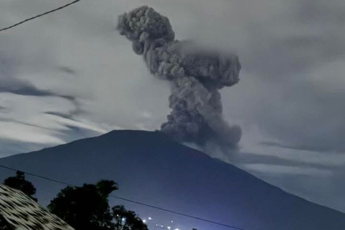 Erupsi Gunung Semeru Kolom Letusan 700 Meter, Status Masih Waspada